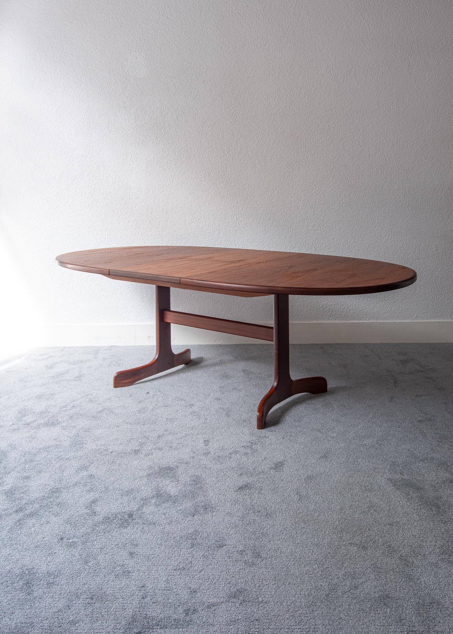 Scandinavian table