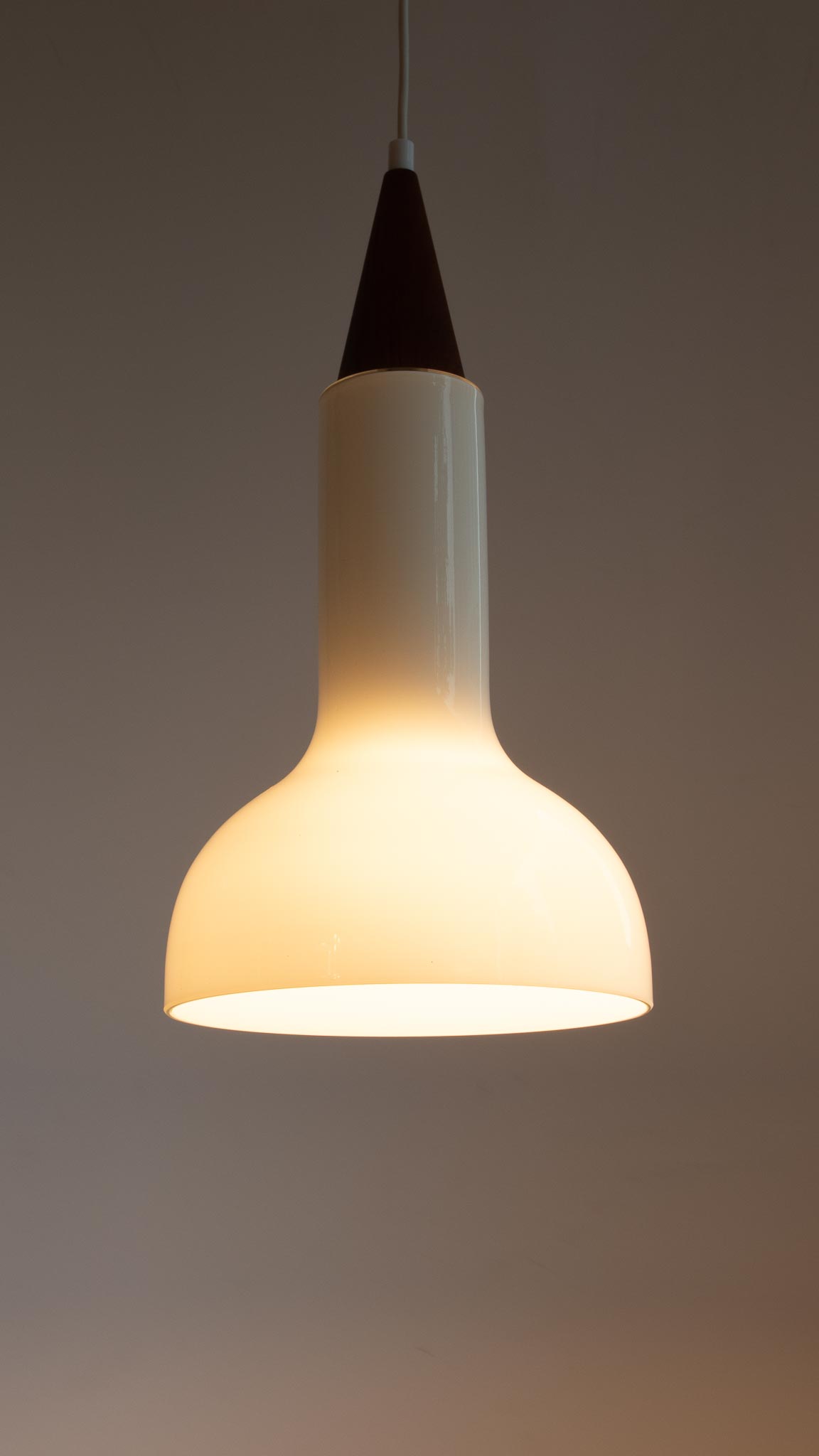 Opaline suspension